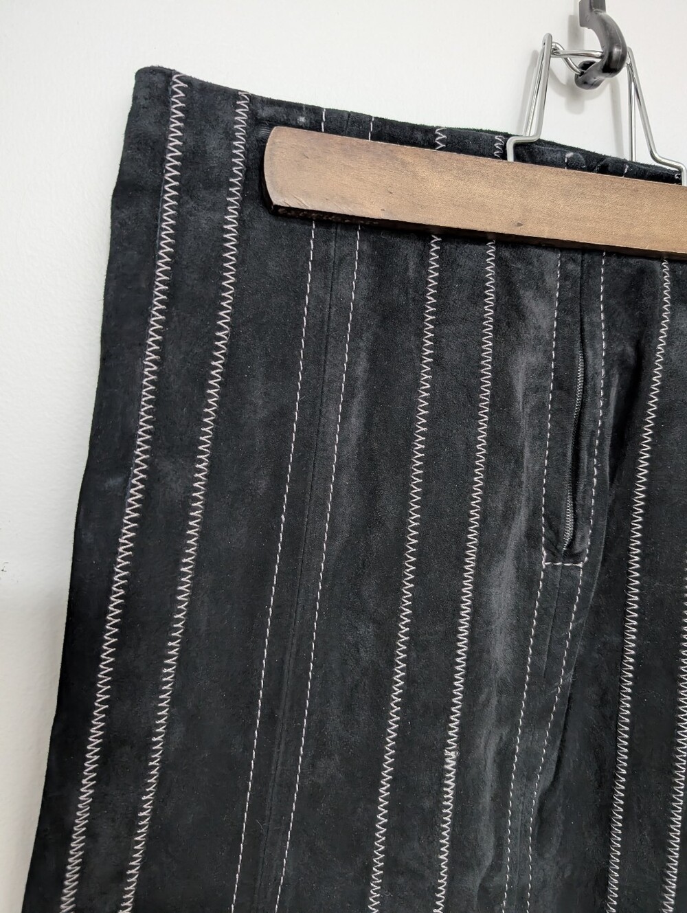 Vintage Danier 90's Suede Skirt Genuine Leather Black High Waist Midi Pinstripes - Picture 4 of 16